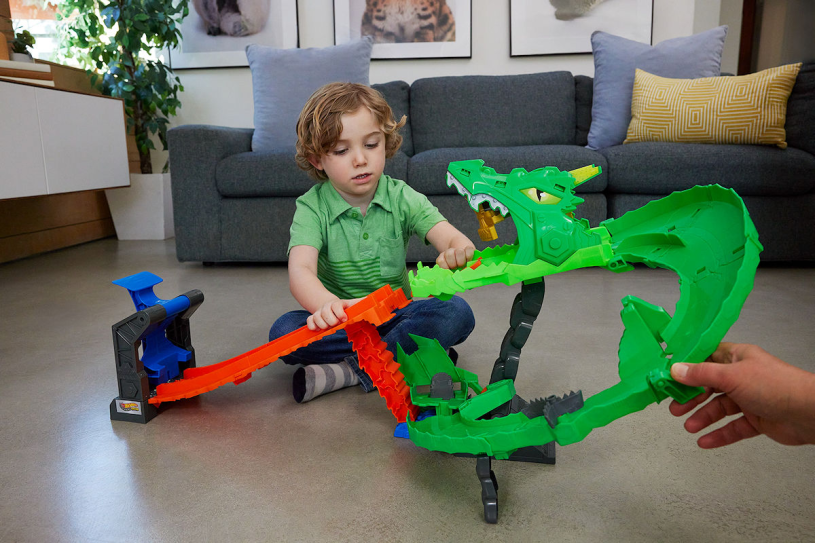 Hot Wheels Monster Trucks Sharks vs Dinos Dragon Destruction